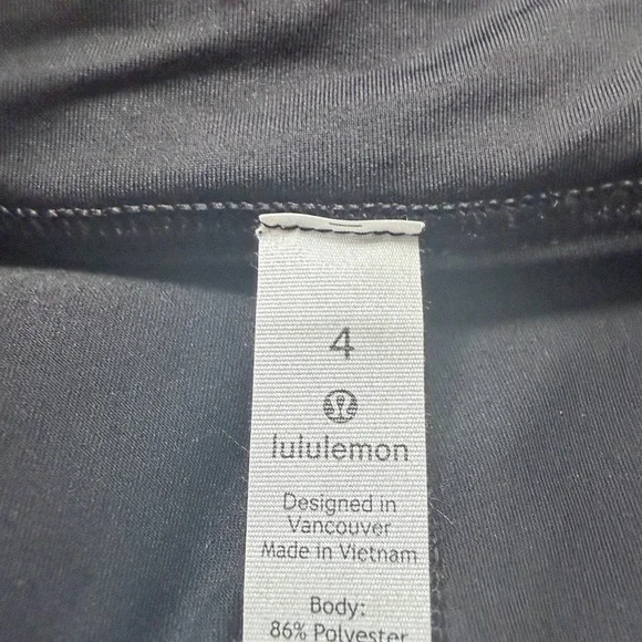 Lululemon Play Off The Pleats Skirt *13" size 4 - Picture 6 of 6